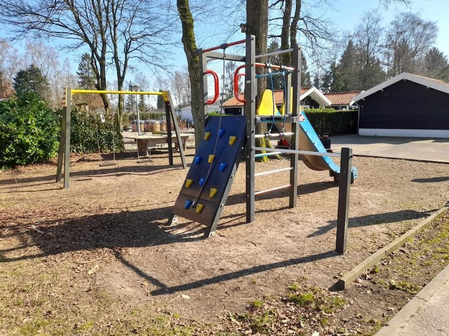 Gezellig Ingerichte Blokhut Op Een Rustig Park! Putten Exterior photo