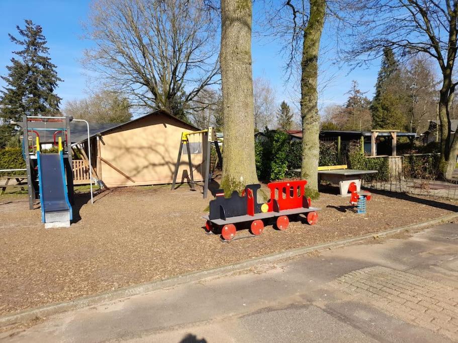 Gezellig Ingerichte Blokhut Op Een Rustig Park! Putten Exterior photo